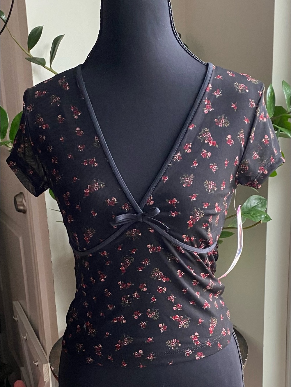 Aeropostale Dark Black Floral Mesh Lined V-Neck Crop Top NWT